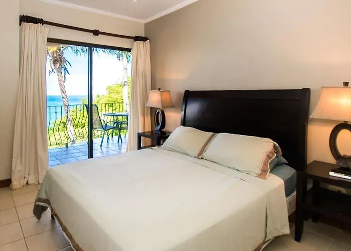 Beautiful In Peaceful Cliffside Location With A Private Balcony & Stunning Ocean And Mountain Views Сasa de vacaciones