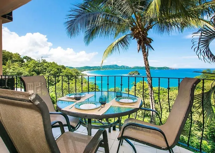 Сasa de vacaciones Beautiful In Peaceful Cliffside Location With A Private Balcony & Stunning Ocean And Mountain Views
