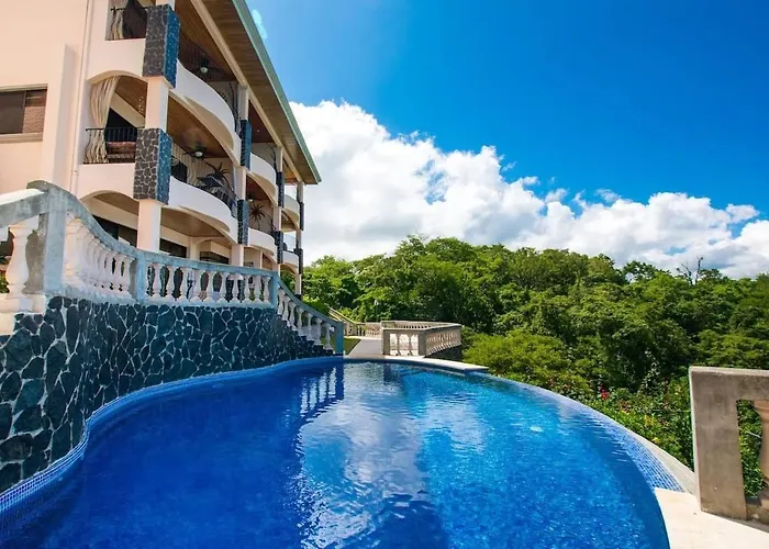 Сasa de vacaciones Beautiful In Peaceful Cliffside Location With A Private Balcony & Stunning Ocean And Mountain Views *