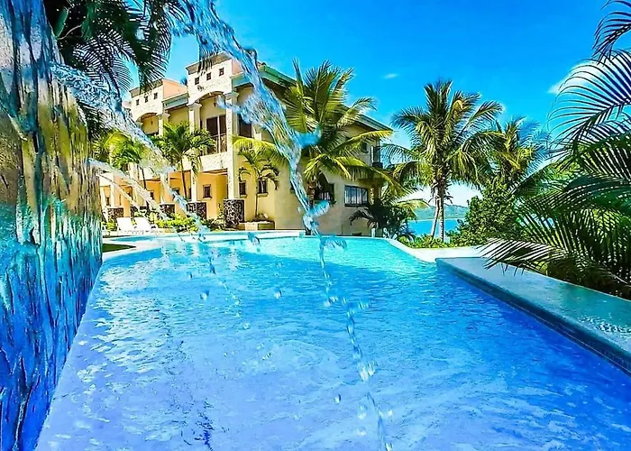 Beautiful In Peaceful Cliffside Location With A Private Balcony & Stunning Ocean And Mountain Views Сasa de vacaciones *