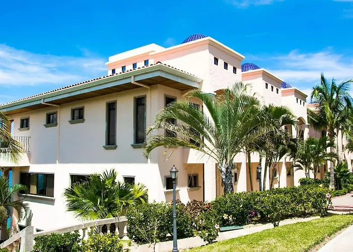 Сasa de vacaciones Beautiful In Peaceful Cliffside Location With A Private Balcony & Stunning Ocean And Mountain Views *